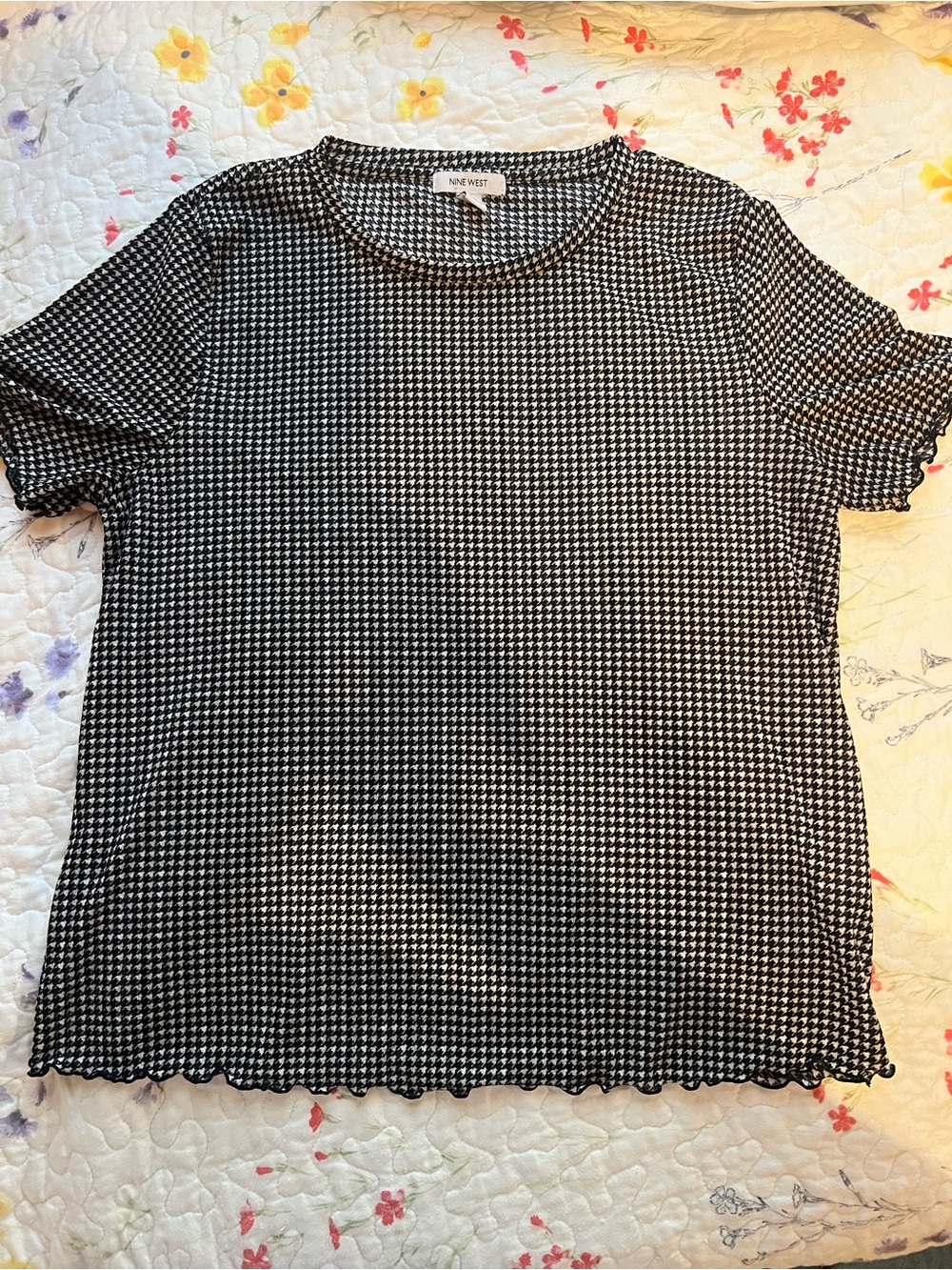 Nine West Black & White Houndstooth Short Sleeve Tee